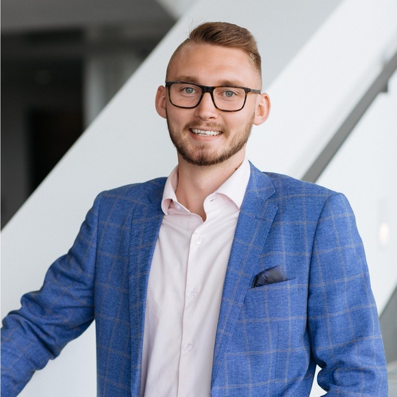 Meet your Posher, Hunter - Picture 1 of 1